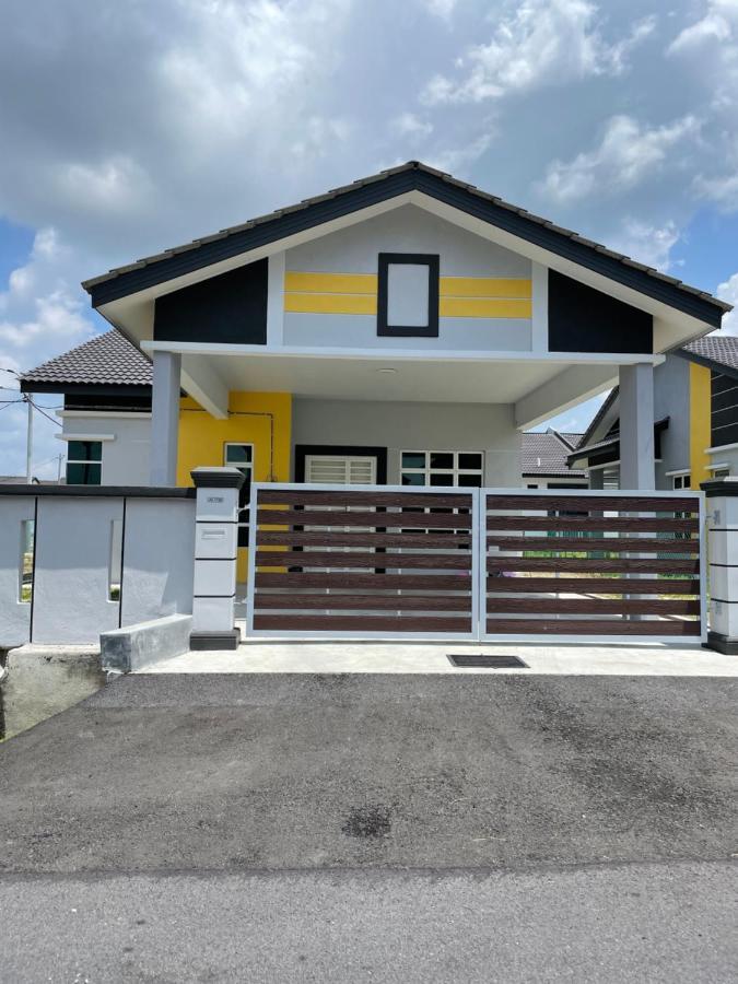 Bungalow Homestay Jasin Perdana Buitenkant foto