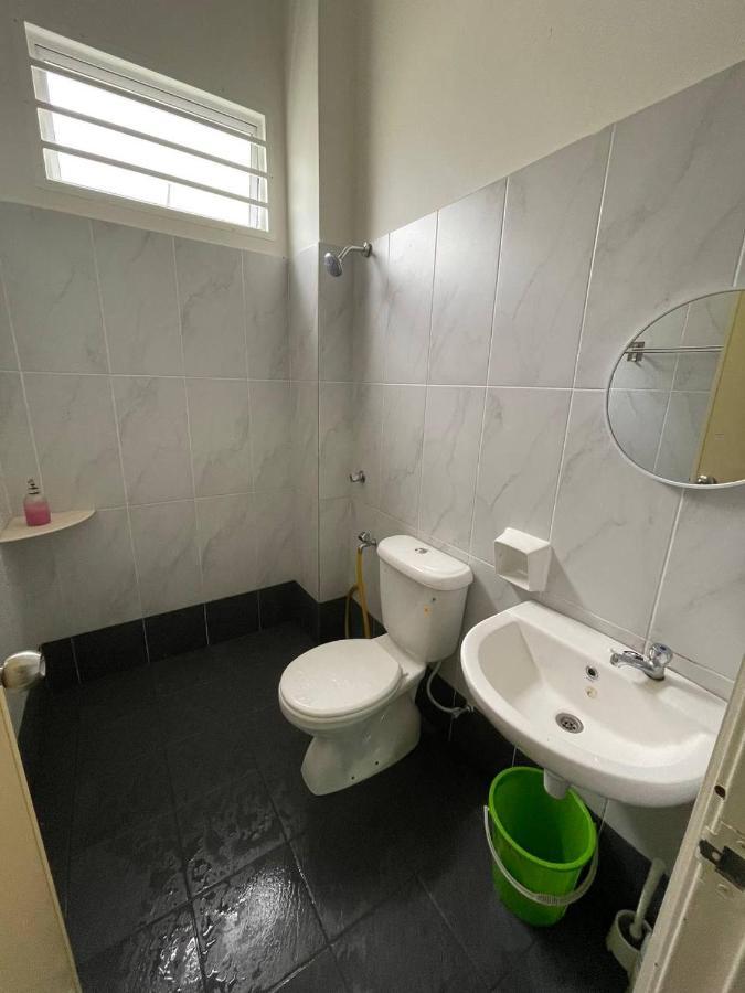 Bungalow Homestay Jasin Perdana Buitenkant foto