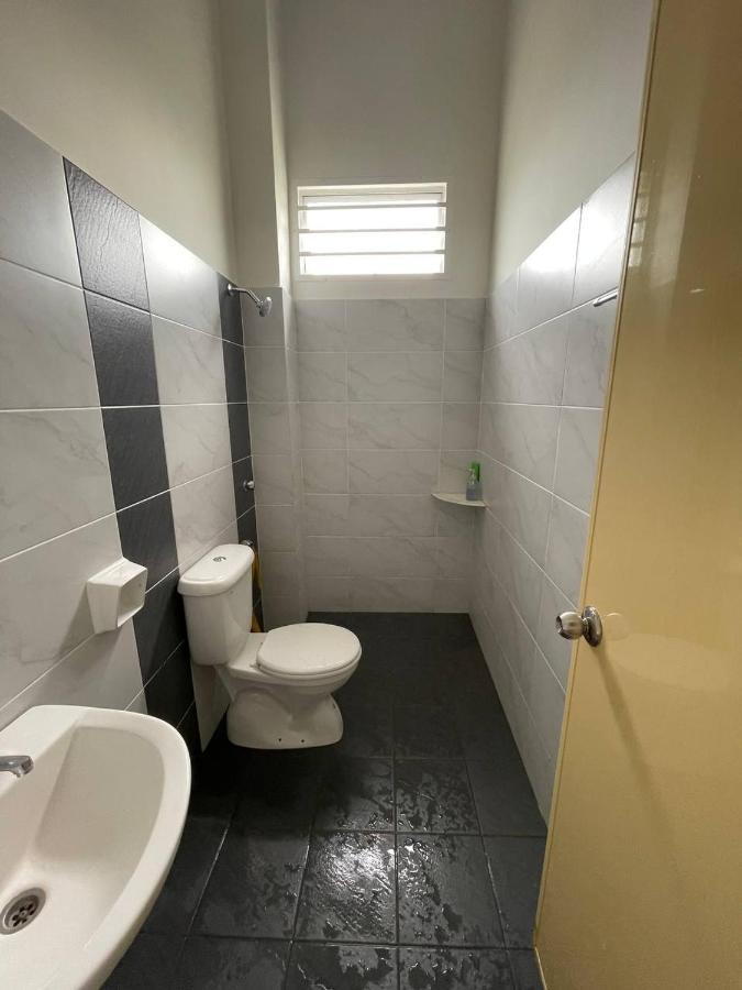 Bungalow Homestay Jasin Perdana Buitenkant foto